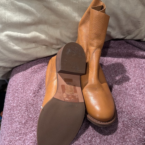 TORY BURCH BOOTIES SIZE 7 used - Picture 3 of 3